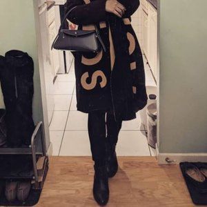 Meet your Posher, Phoebe